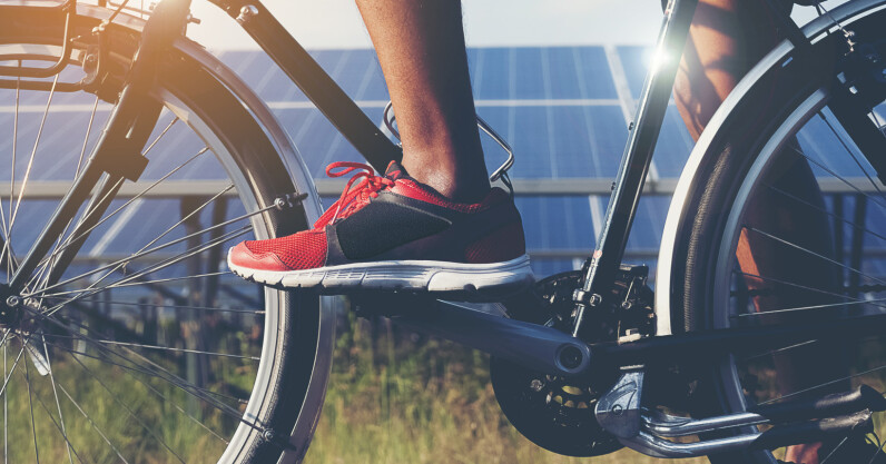 europe’s-first-solar-panel-roof-covered-bike-lane-unveiled-in-germany