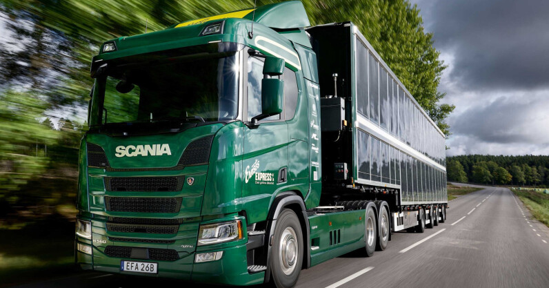 sweden’s-scania-unveils-world’s-first-semi-truck-covered-in-solar-panels