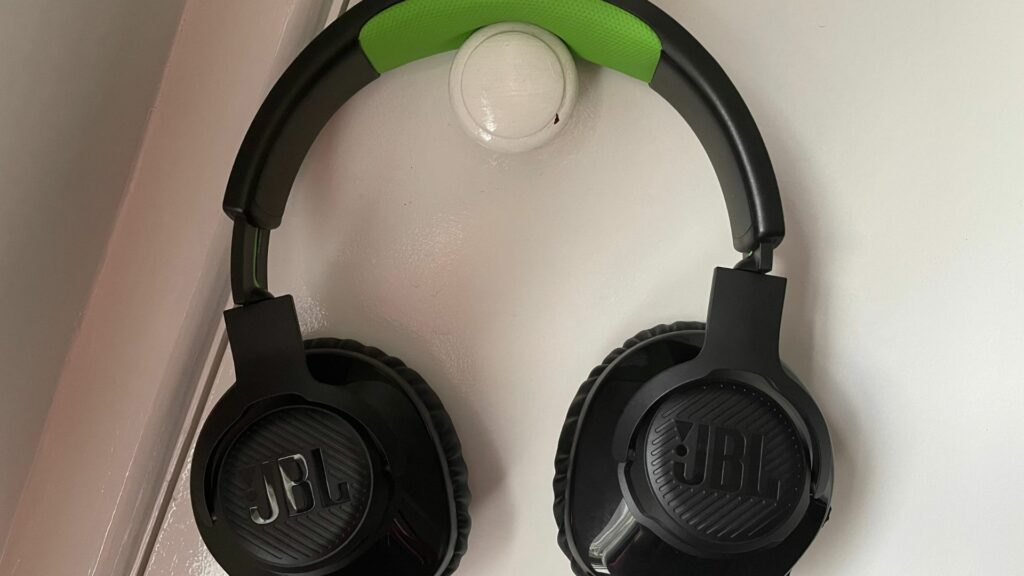 jbl-quantum-360x-wireless-headset-review-–-a-decent,-mid-range-headset