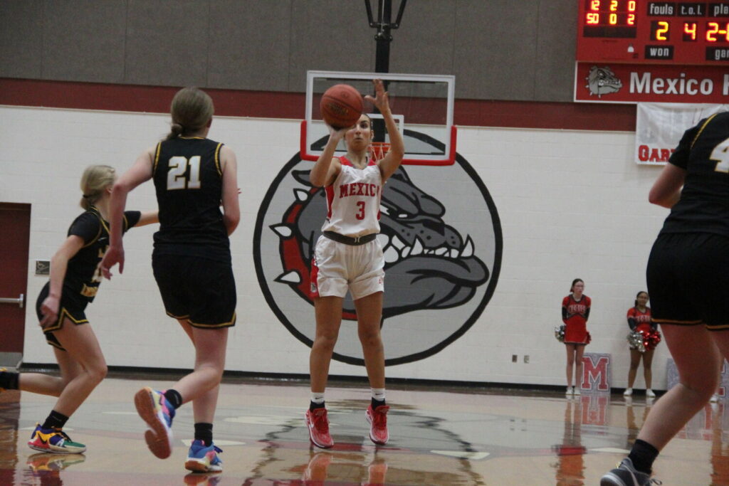 mexico-splits;-community-r-6,-north-callaway-sweeps;-van-far,-paris-drop-two-at-gary-filbert-classic