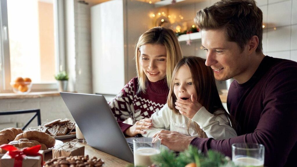 4-money-lessons-to-teach-kids-during-the-holidays