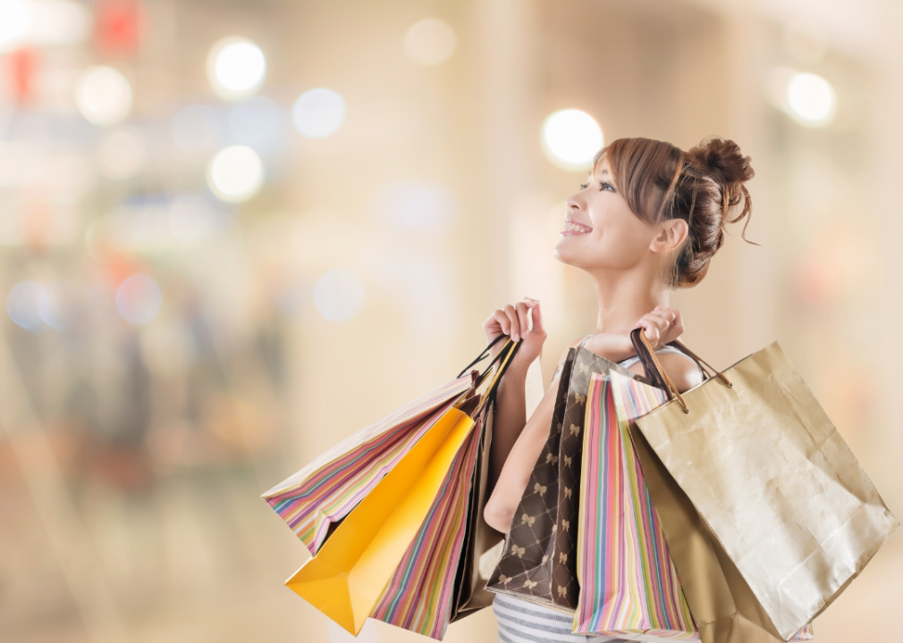 should-you-use-a-credit-card-or-debit-card-this-holiday-season?-5-savvy-tips-for-smart-shoppers