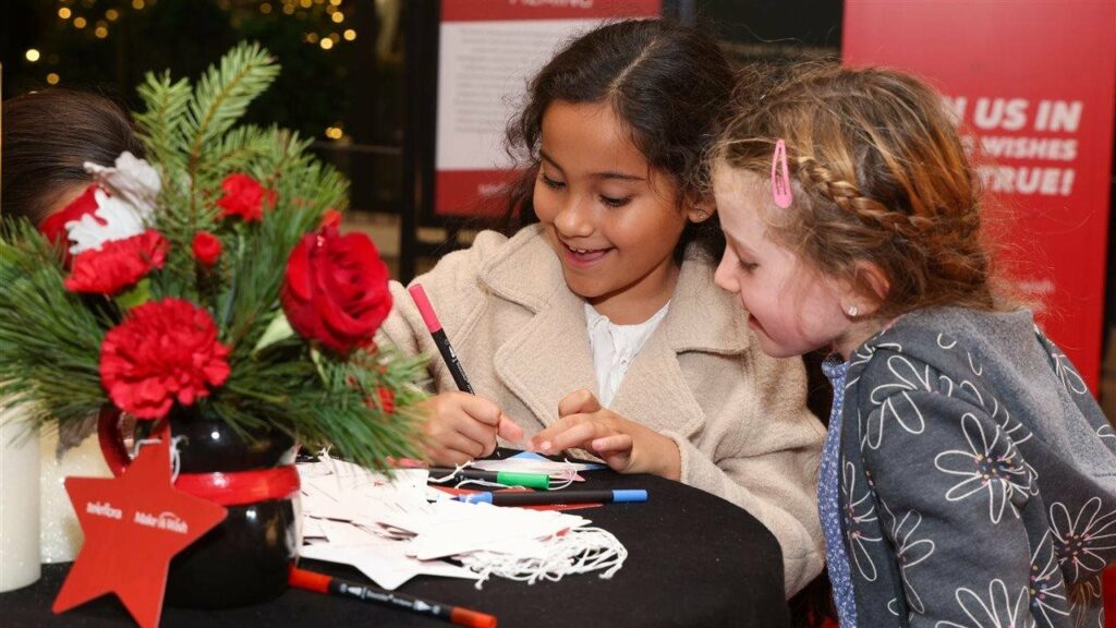 make-wish-kids’-hope-bloom-with-a-festive-bouquet