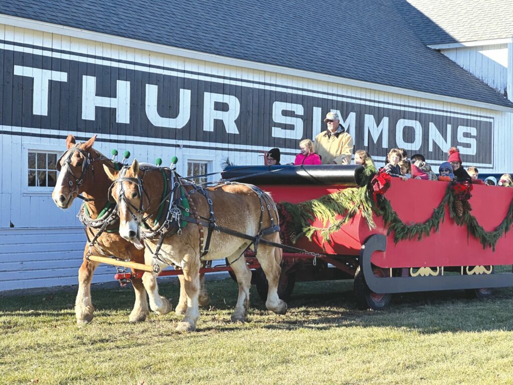 simmons-stables-decorated-for-the-holidays