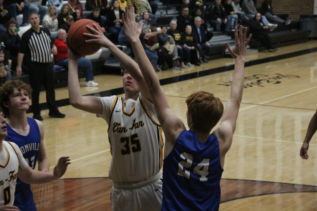 van-far-splits-saturday-games-at-macc-shootout