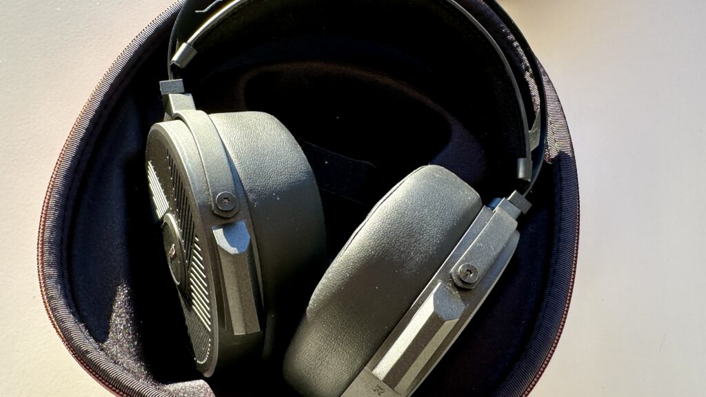 fiio-ft5-review:-fiio’s-first-ever-planar-magnetic-headphones-are-frankly-fantastic