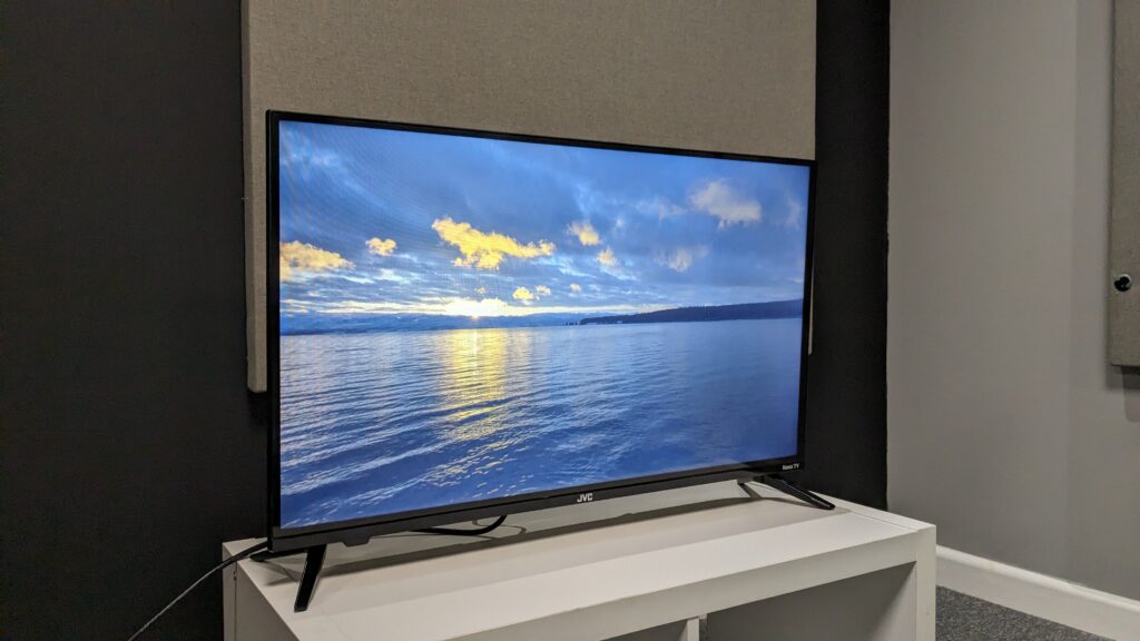 jvc-lt-32cr230-review:-a-budget-tv-that’s-ideal-for-your-spare-room
