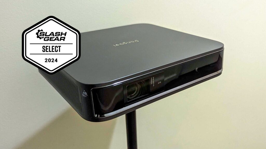 dangbei-atom-review:-big-projector-punch-in-a-small-package