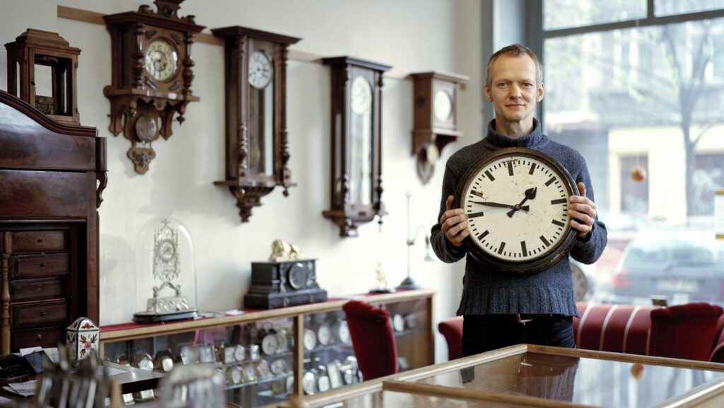 4-unexpected-uses-for-old-clocks