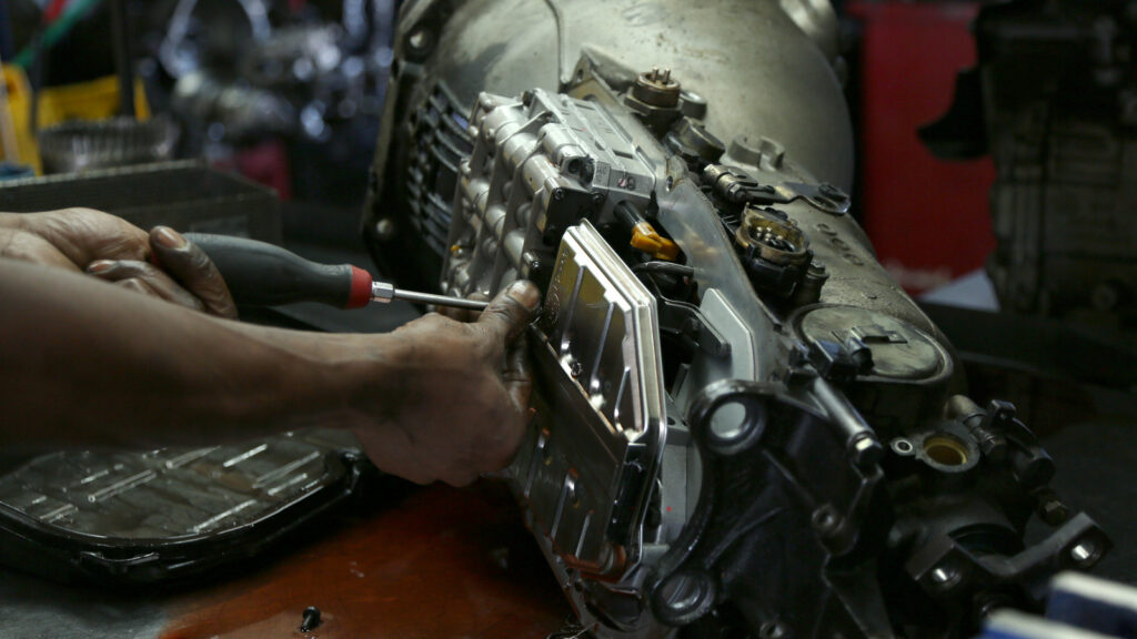 5-signs-that-your-car’s-automatic-transmission-might-need-to-be-repaired/rebuilt