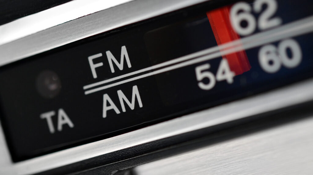 why-the-us.-government-is-fighting-to-keep-the-am-radio-in-your-car