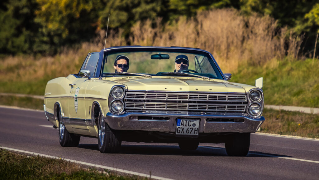 all-about-the-r-code-427-v8-engine-that-powered-the-1967-ford-galaxie-500