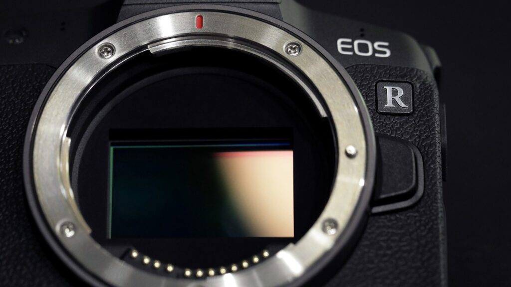 what-is-a-cropped-sensor-camera,-and-how-is-it-different-from-full-frame?