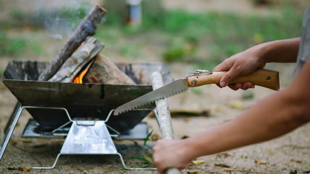4-survival-saws-that-could-be-useful-on-your-next-camping-trip