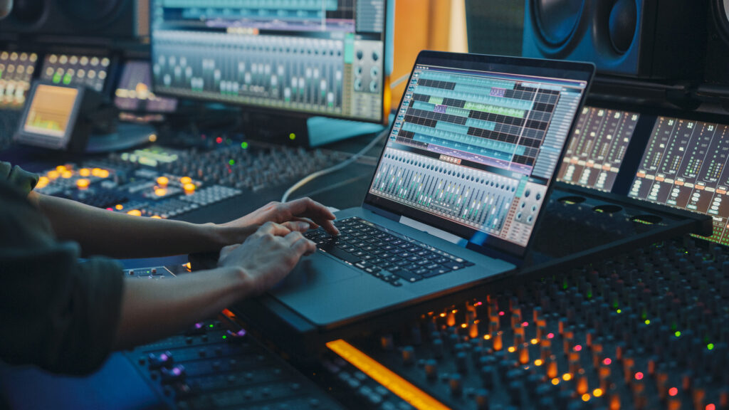 how-to-choose-the-right-laptop-for-music-production-in-2024