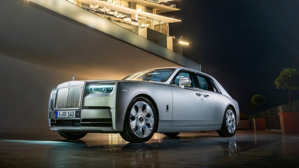 a-look-back-at-the-history-of-the-rolls-royce-phantom