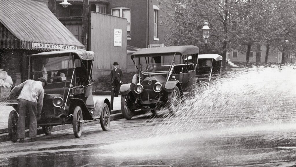 could-crank-starting-an-antique-car-really-break-your-arm?