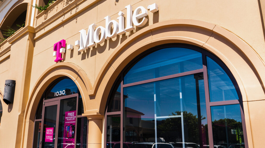 what-to-know-before-switching-your-phone-service-to-t-mobile