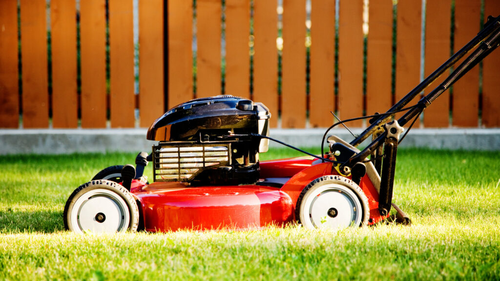front-wheel-vs-rear-wheel-drive:-how-to-choose-the-best-self-propelled-lawn-mower