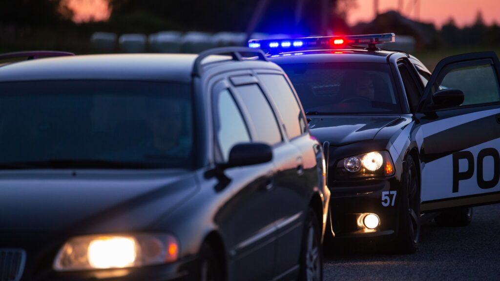 the-secret-behind-why-cops-touch-tail-lights-during-traffic-stops