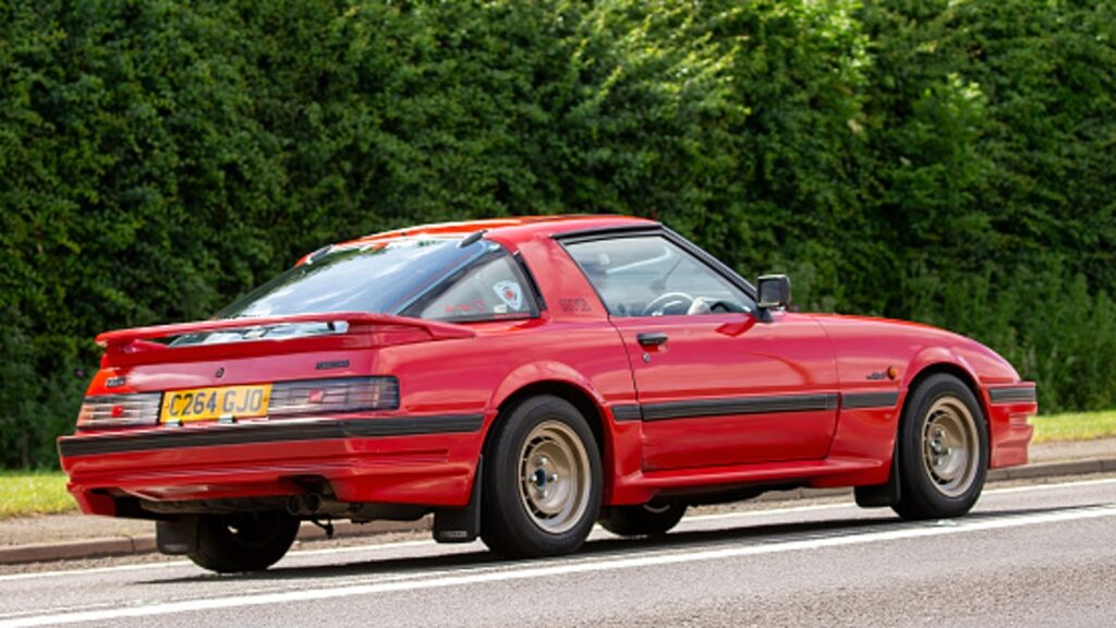 here’s-what-makes-the-mazda-rx-7-one-of-the-most-iconic-cars-in-jdm-history