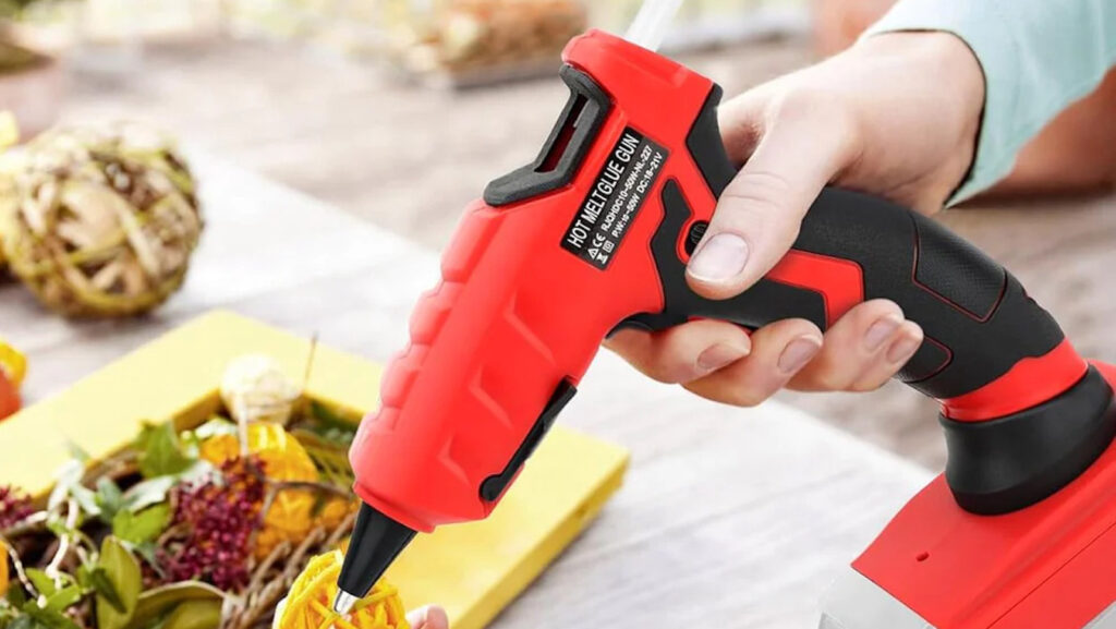 yes,-there-are-hot-glue-guns-that’ll-work-with-your-milwaukee-tools-18v-battery
