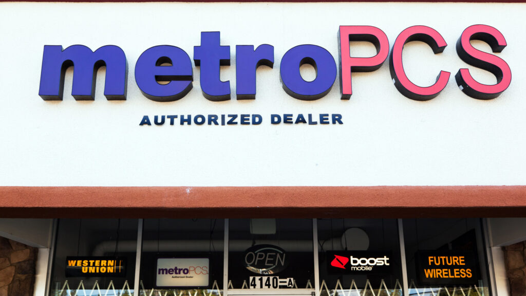 what-to-know-before-switching-your-cell-phone-service-to-metropcs