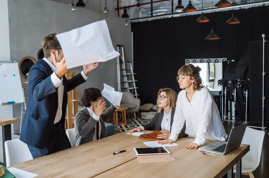 employee-punishment:-weighing-the-pros-and-cons