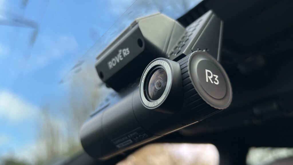 rove-r3-dash-cam-review:-ticks-all-the-boxes