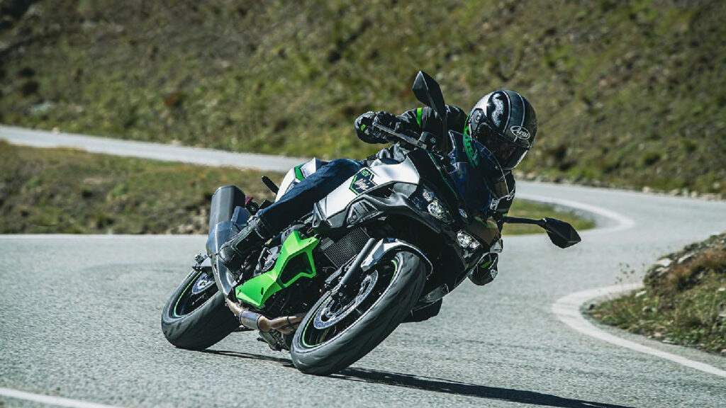 here-are-the-biggest-differences-between-kawasaki’s-ninja-e-1-&-ninja-7-hybrid