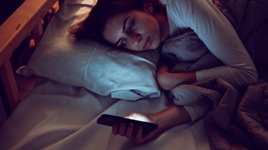 5-ways-to-optimize-your-iphone-for-nighttime-use