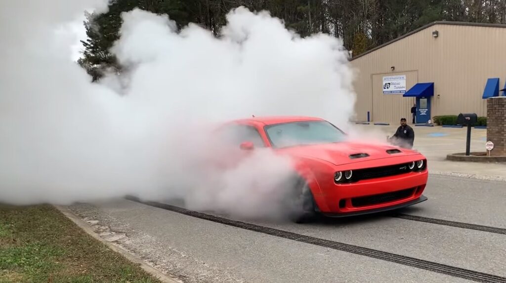 a-closer-look-at-the-dodge-hellcat-redeye-6.2l-supercharged-hemi-engine