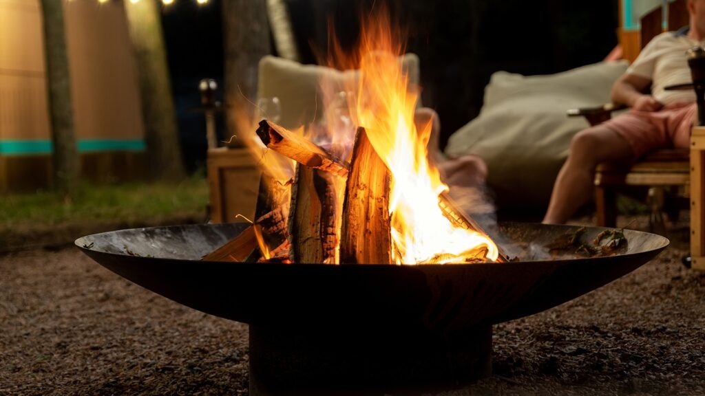 the-5-best-tools-you-need-to-start-&-maintain-a-great-campfire