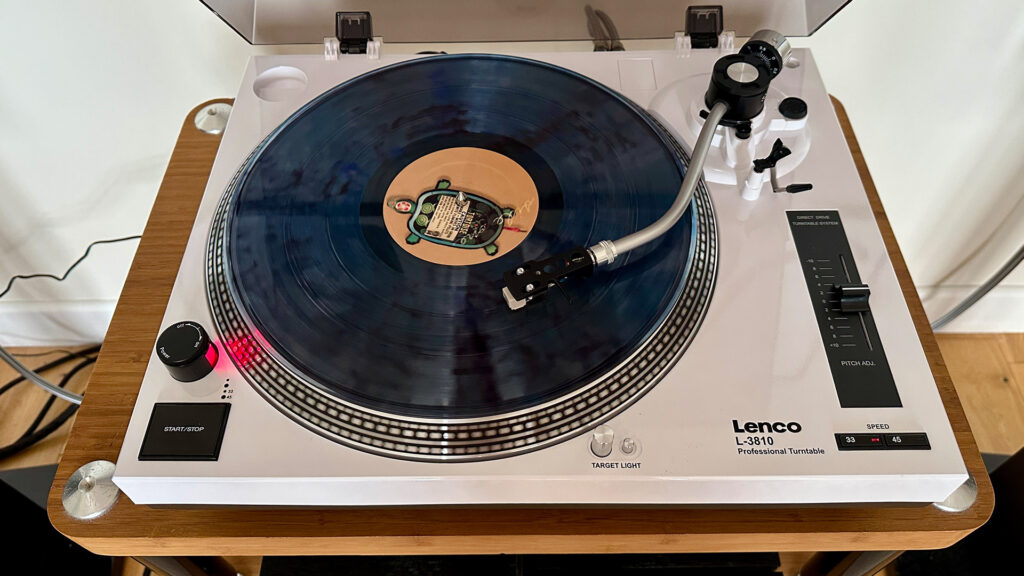 lenco-l-3810-review:-striking-the-perfect-chord-between-analog-and-digital