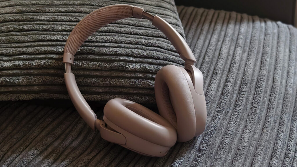 jlab-jbuds-lux-anc-review:-budget-headphones-that-are-all-about-that-bass