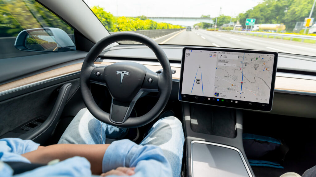 this-tesla-autopilot-limitation-has-drivers-worried:-here’s-why