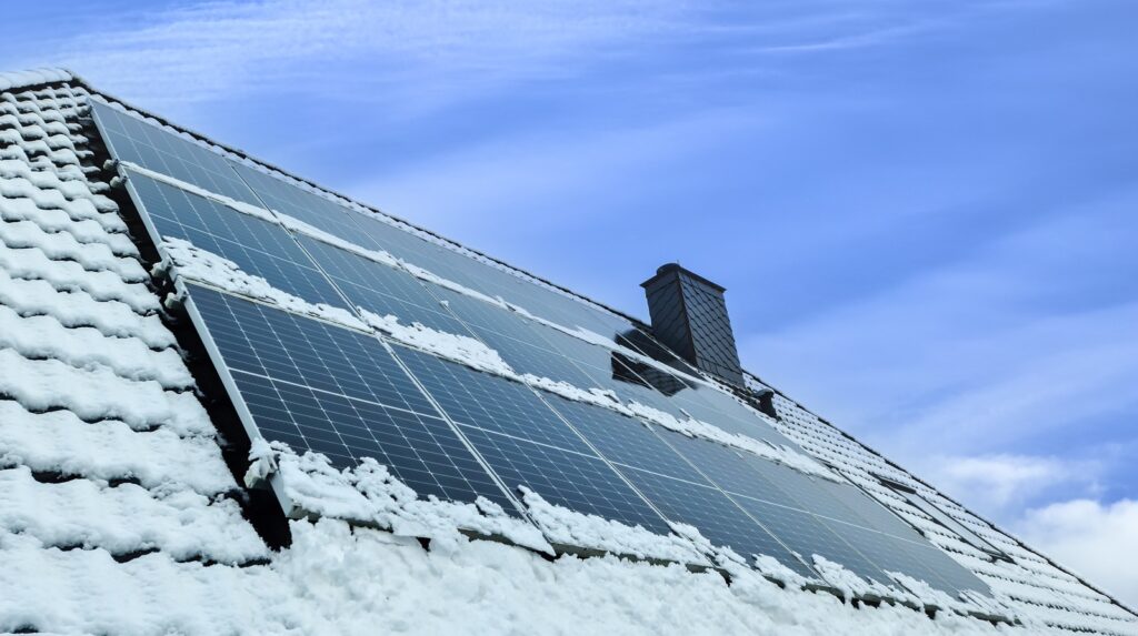 solar-panels-in-winter:-will-they-work-with-snow-on-them?