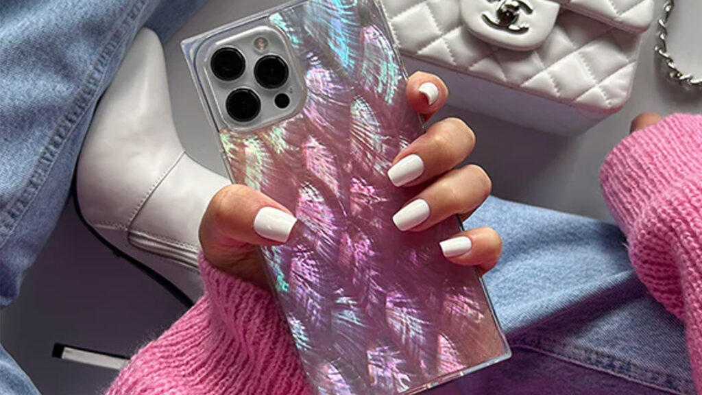 where-to-find-affordable-versions-of-taylor-swift’s-pearl-phone-case