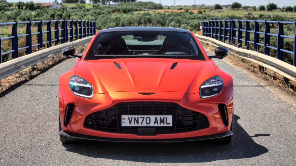 2025-aston-martin-vantage-first-drive:-brutal-looks-can’t-hide-the-truth