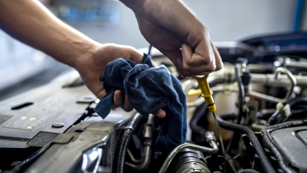 should-your-engine-be-hot-or-cold-when-you-check-oil-levels?
