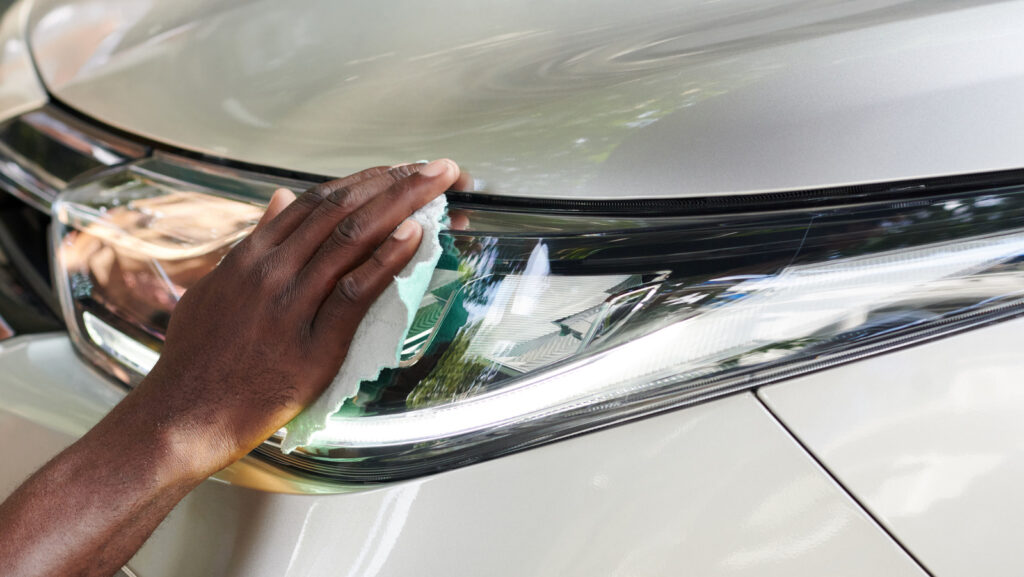 why-people-rub-toothpaste-on-their-headlights-(and-should-you?)