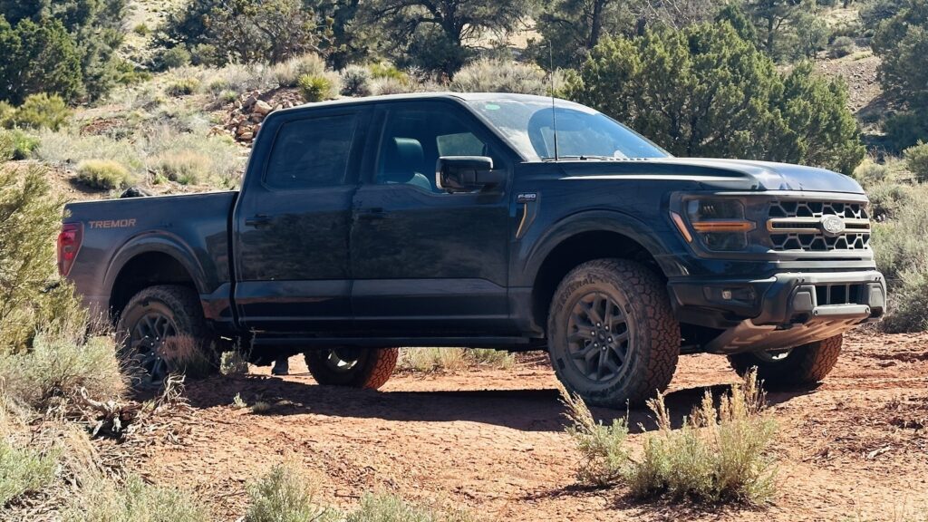 2024-ford-f-150-raptor-r-and-tremor-first-drive:-pavement-princesses-put-to-the-test