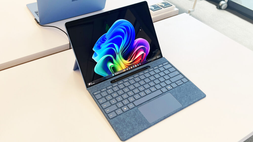 microsoft-surface-pro:-giving-the-ipad-pro-a-serious-challenge-for-the-first-time