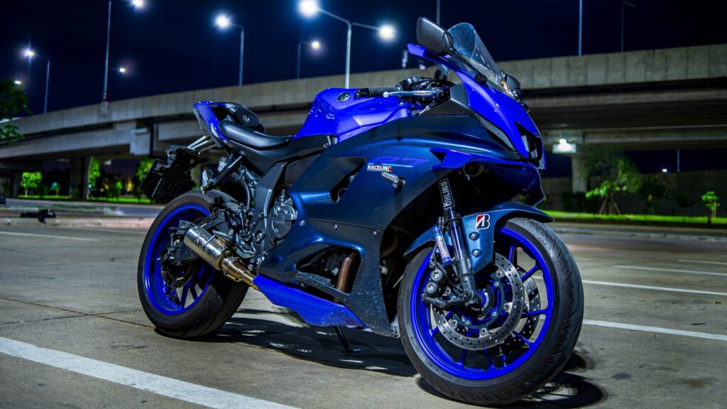 what-engine-is-in-yamaha’s-yzf-r7-motorcycle-&-is-it-faster-than-the-r6?