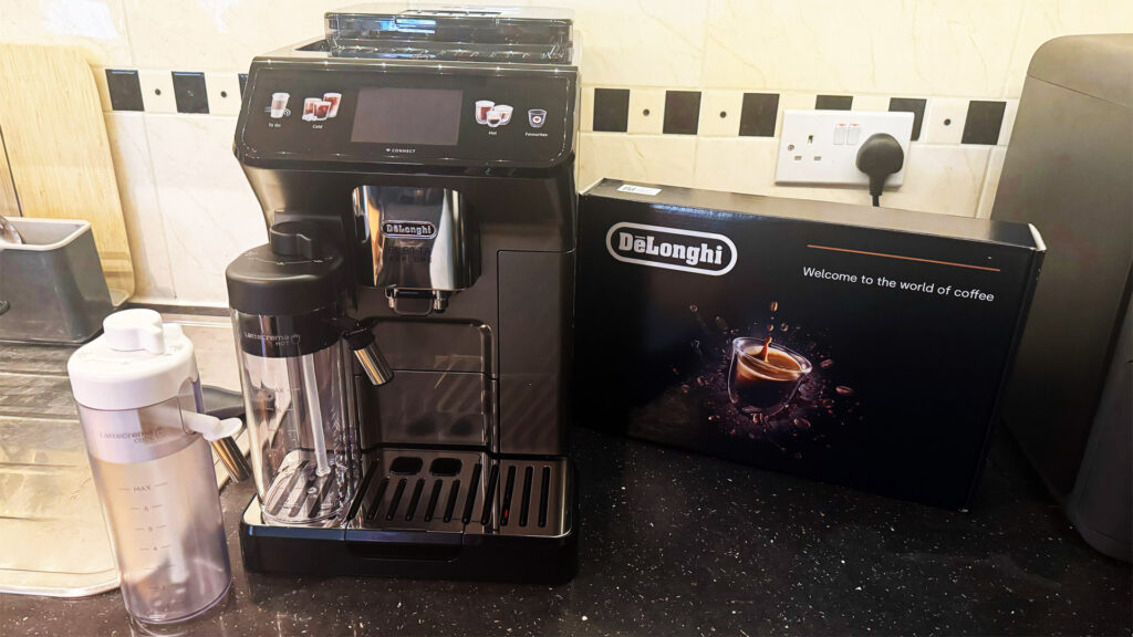 de’longhi-eletta-explore-review:-delicious-hot-and-cold-brews-from-one-bean-to-cup-machine