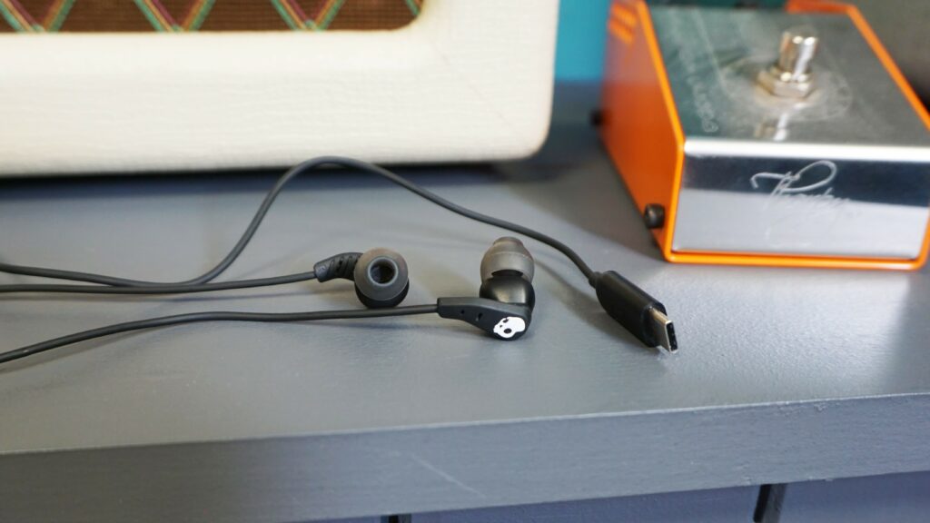 skullcandy-set-usb-c-review:-decent-sound-and-all-day-comfort-in-stylish,-cheap-wired-earbuds