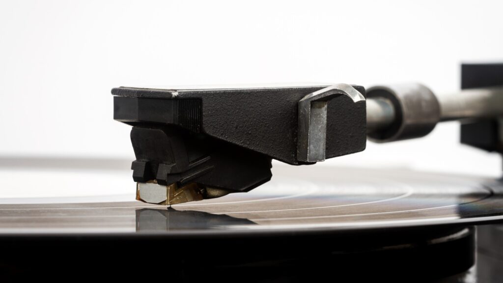 do-vinyl-records-actually-sound-better-than-cds?-we-take-a-closer-look