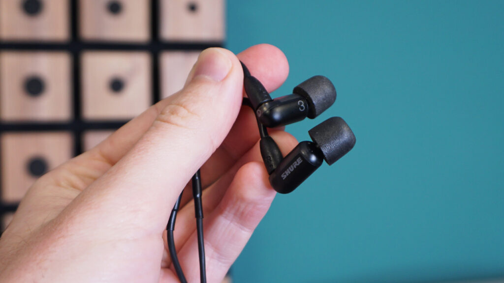 shure-aonic-3-review:-superb-sounding-wired-earbuds-that-nix-excess-noise