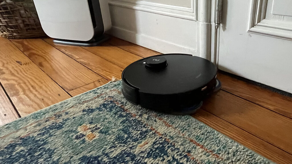 ecovacs-deebot-t30s-combo-robot-vacuum-review:-a-fuller-cleaning-solution