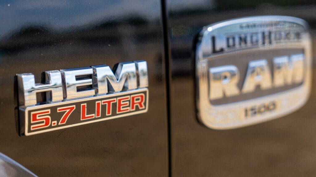 57l-vs-6.1l-hemi-engines:-what’s-the-difference?